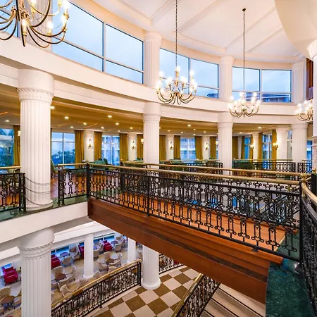 تريندي اسبندوس بيتش 5*