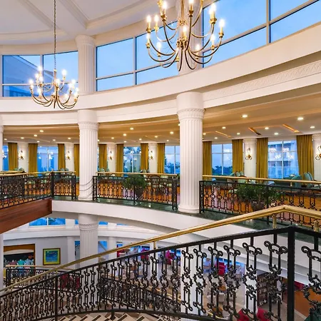 تريندي اسبندوس بيتش 5*