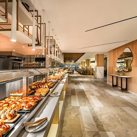تريندي اسبندوس بيتش 5*