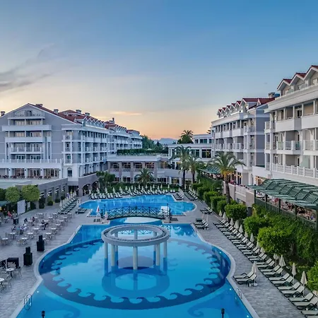 تريندي اسبندوس بيتش منتجع 5*