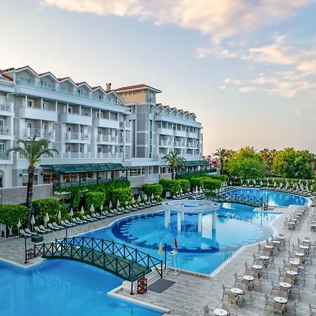 تريندي اسبندوس بيتش 5*